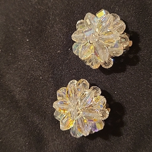 Vintage clip on earrings - Picture 2 of 2